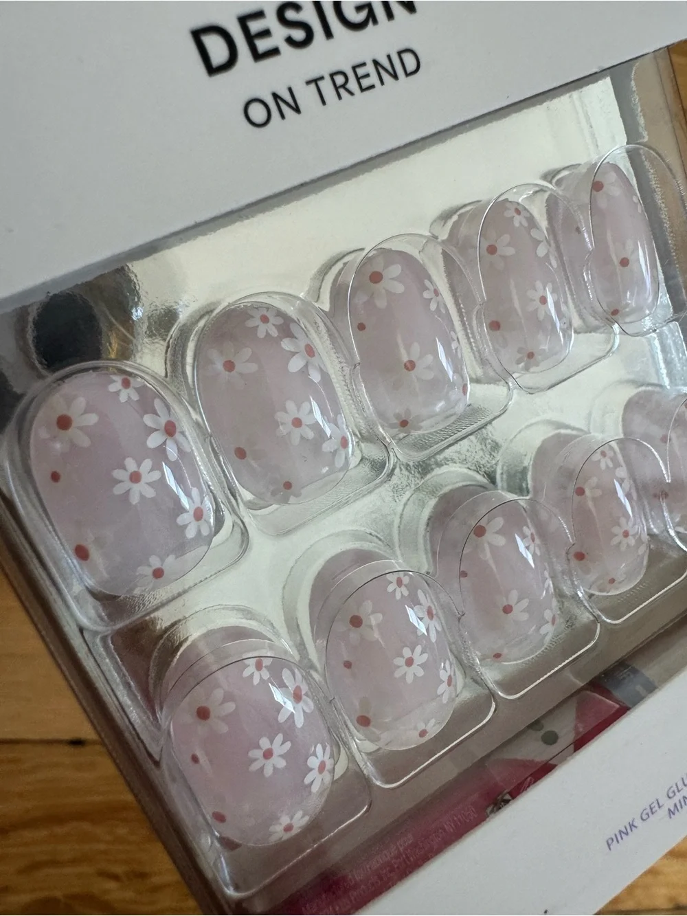Kiss Core Short Pink with White Flowers Design on Trend  Press On Nails